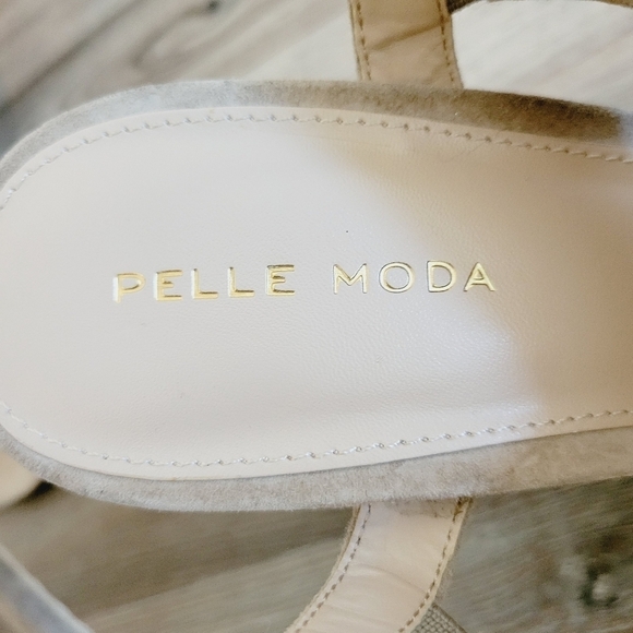 NEW Pelle Moda Cream Strap Sandals ,Size M - Picture 6 of 6